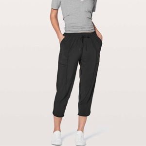 NEW Lululemon Athletica Final Play Crop Pants